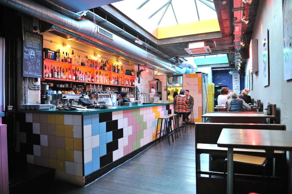 London Gay Bars, LGBTQ+ nightlife London, queer bars London