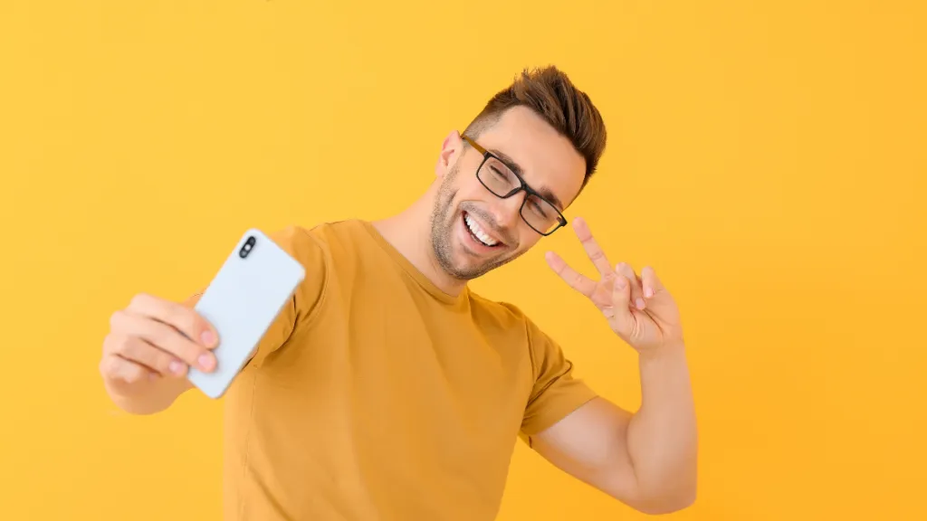 gay dating, LGBTQ+ dating, gay dating tips, finding love as a gay man, gay dating apps, online dating, gay dating advice, profile picture, authenticity, Grindr, Scruff, Jack'd, Hornet, Adam4Adam, privacy settings, profile optimisation, initiating conversations, self-confidence, safety, privacy, challenges, rejection, expectations, patience, love